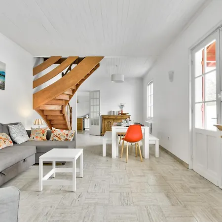 Maison Pour 10 - Jardin - 600 M De La